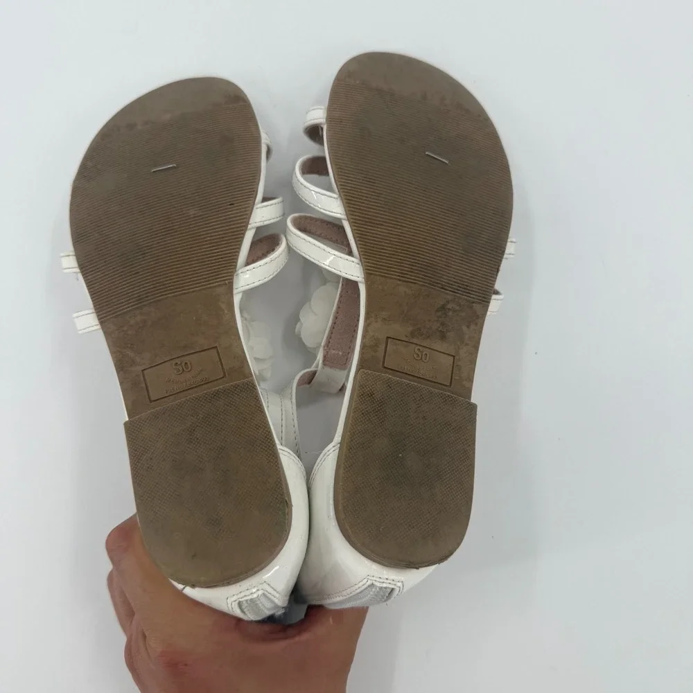 SO Gladiator Sandals Girl US 5M White Kenzie Flower Detail Memory Foam Back Zip